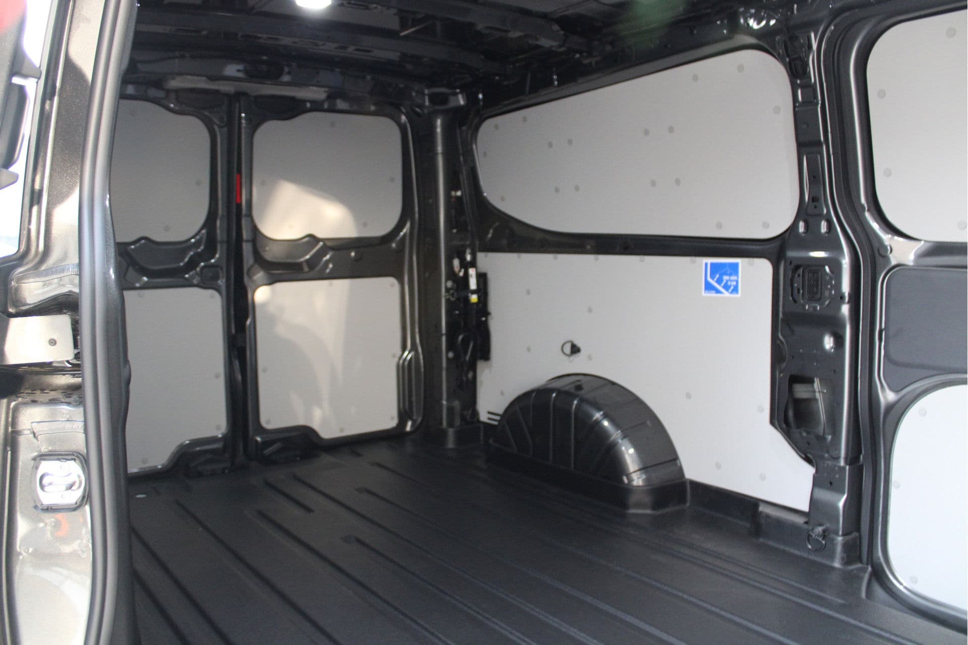 Ford Transit Custom 320 2.5 PHEV L2H1 Limited 232pk - 2x Schuifdeur - Trekhaak - Stoel/Stuurverwarming - ACC - Blindspot - Keyless - Rijklaar thumbnail 12