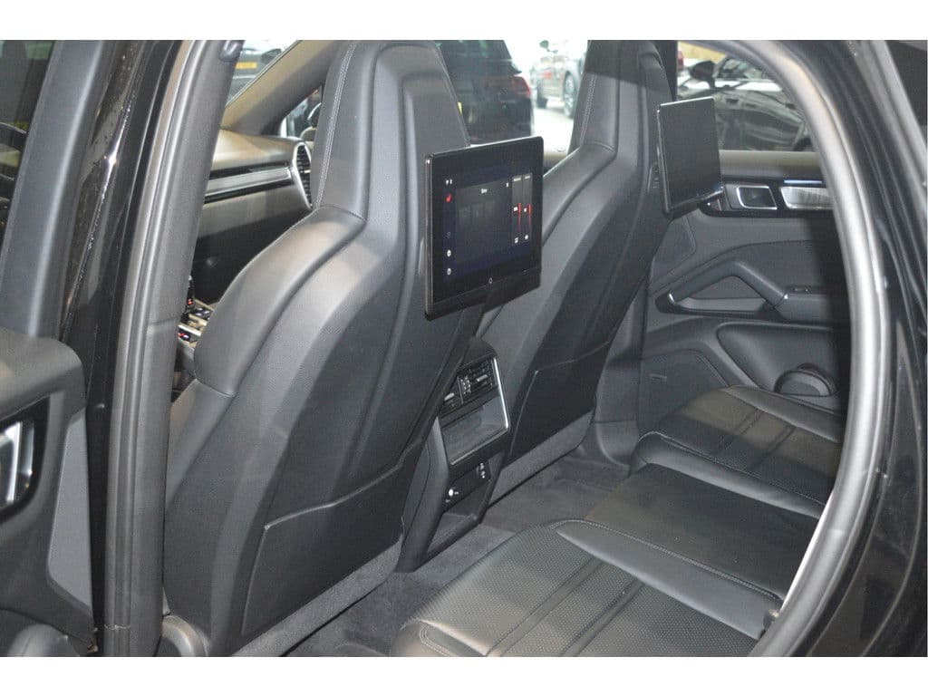 Porsche Cayenne Coupé 3.0 E-Hybrid Platinum Edition Bose pano trekhaak 22 inch !! thumbnail 32