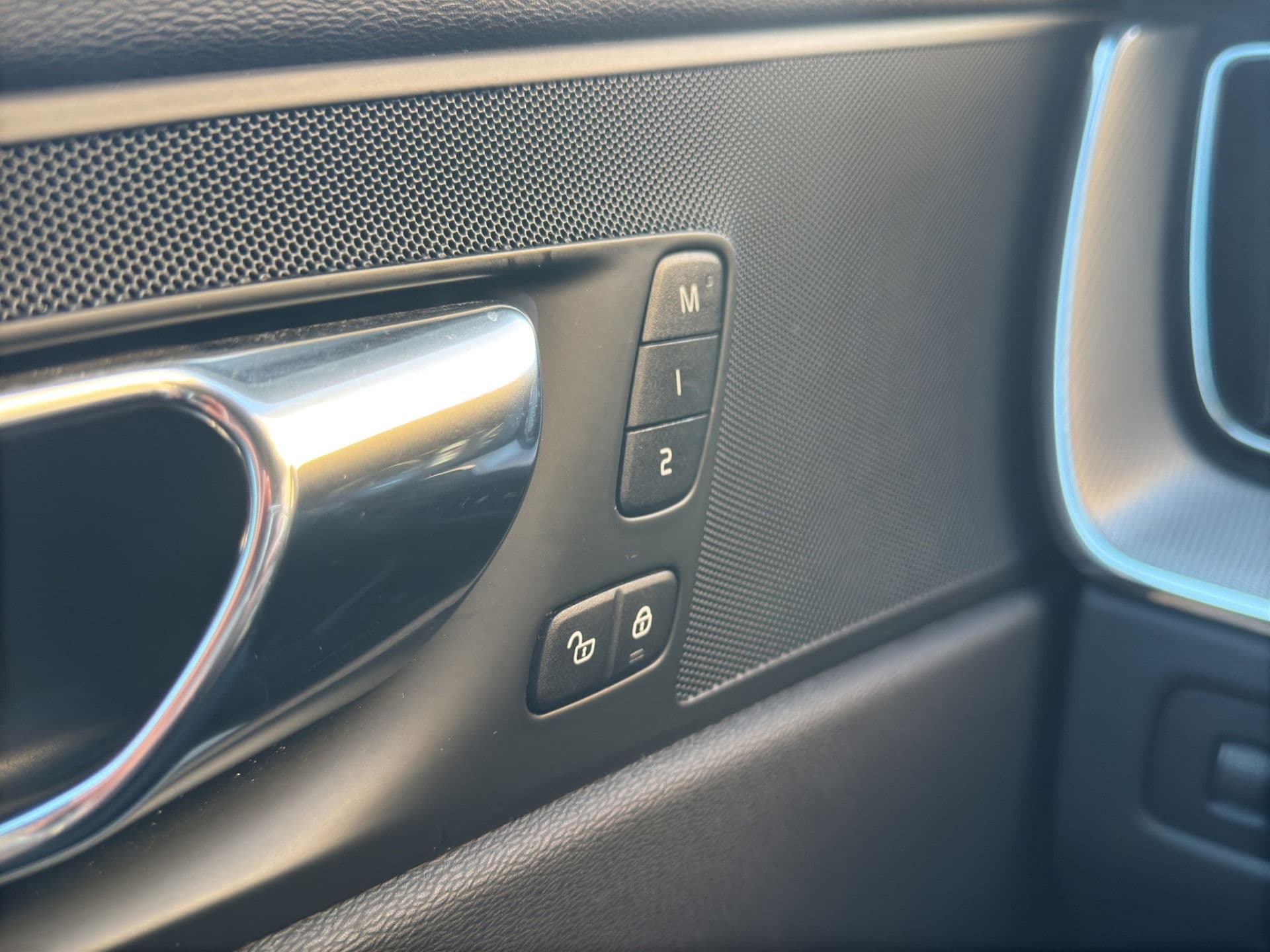 Volvo XC60 2.0 T8 Twin Engine AWD Inscription | Pano | HUD | Memory | Dodeh | thumbnail 13