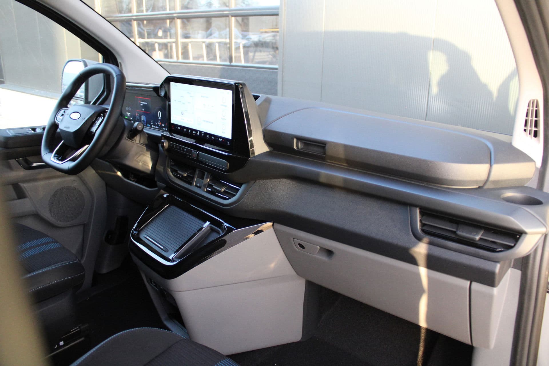 Ford Transit Custom 320 2.5 PHEV L1H1 Sport DC 232pk - 2x Schuif - 360 Camera - ACC - Keyless - Stoel/Stuurverwarming - Blindspot - Incl BPM - Rijklaar thumbnail 39