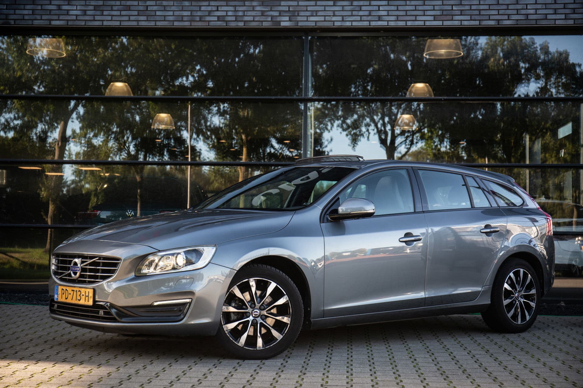 Volvo V60 2.0 T4 Polar+ Dynamic , Trekhaak, Panoramadak, thumbnail 3