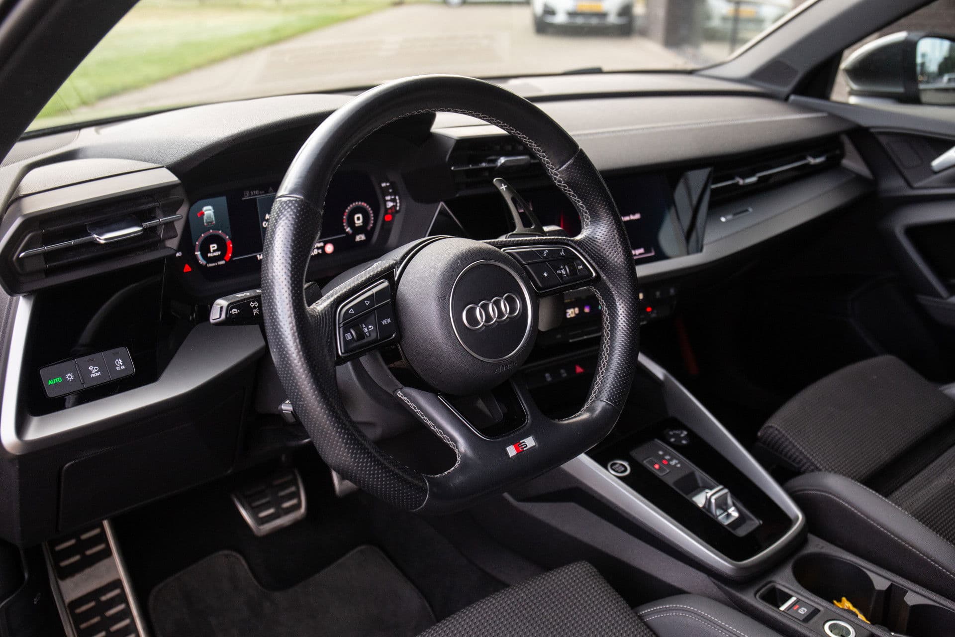 Audi A3 Sportback 35 TFSI S edition , S-line, NL-Auto, Afgevlakt stuur thumbnail 8