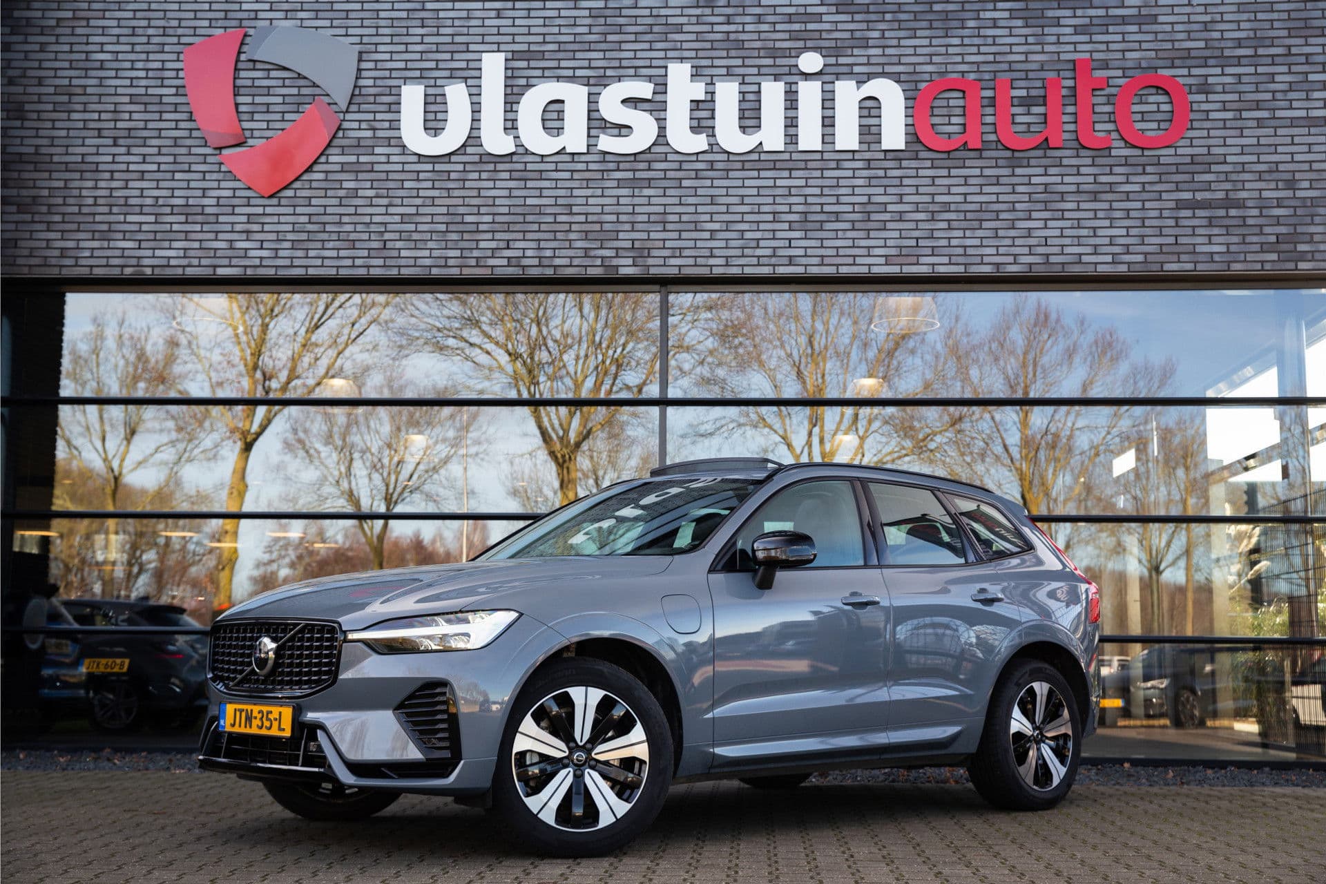 Volvo XC60 2.0 T6 Plug-in hybrid AWD Plus Dark , Panoramadak, Keyless entry, Carplay,