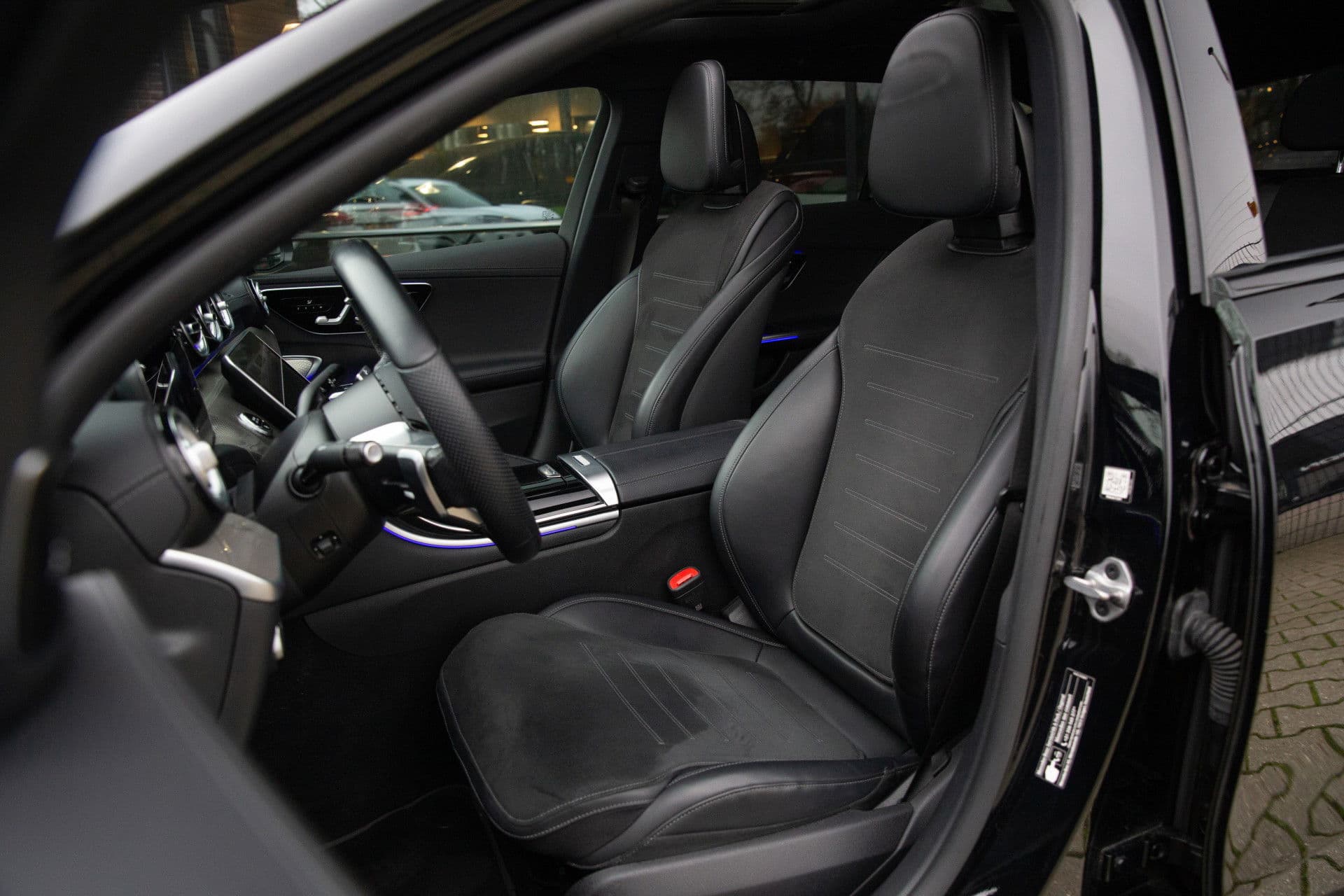 Mercedes-Benz C-Klasse Estate 200 Launch Edition AMG Line , Panoramadak, Sfeerverlichting, Burmester, 3D-camera, thumbnail 3