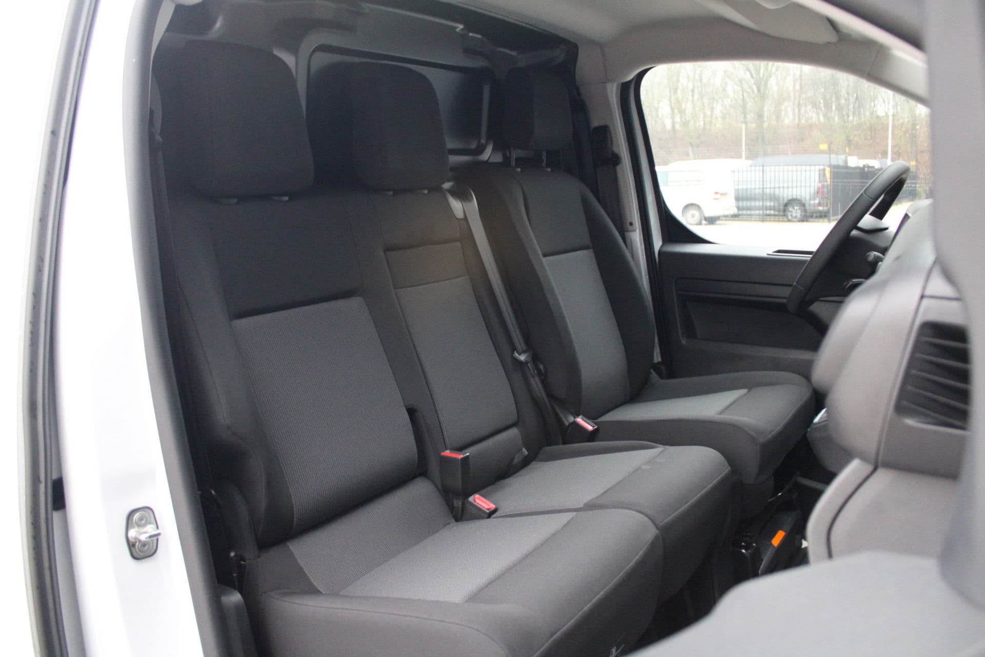 Citroën Ë-Jumpy L2 136 75 kWh 136pk - Cruise - Airco - PDC - Bluetooth - DAB - Rijklaar thumbnail 35