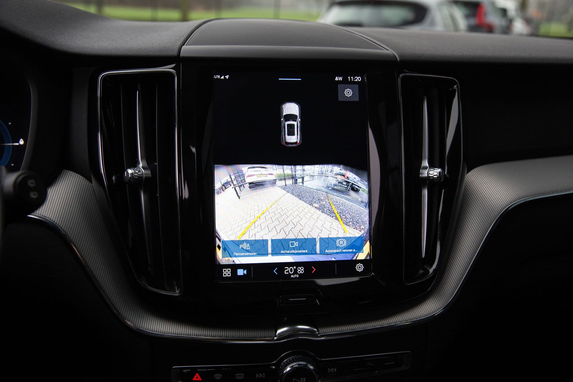 Volvo XC60 2.0 T6 Plug-in hybrid AWD Plus Dark , Panoramadak, Memory, Leer thumbnail 17