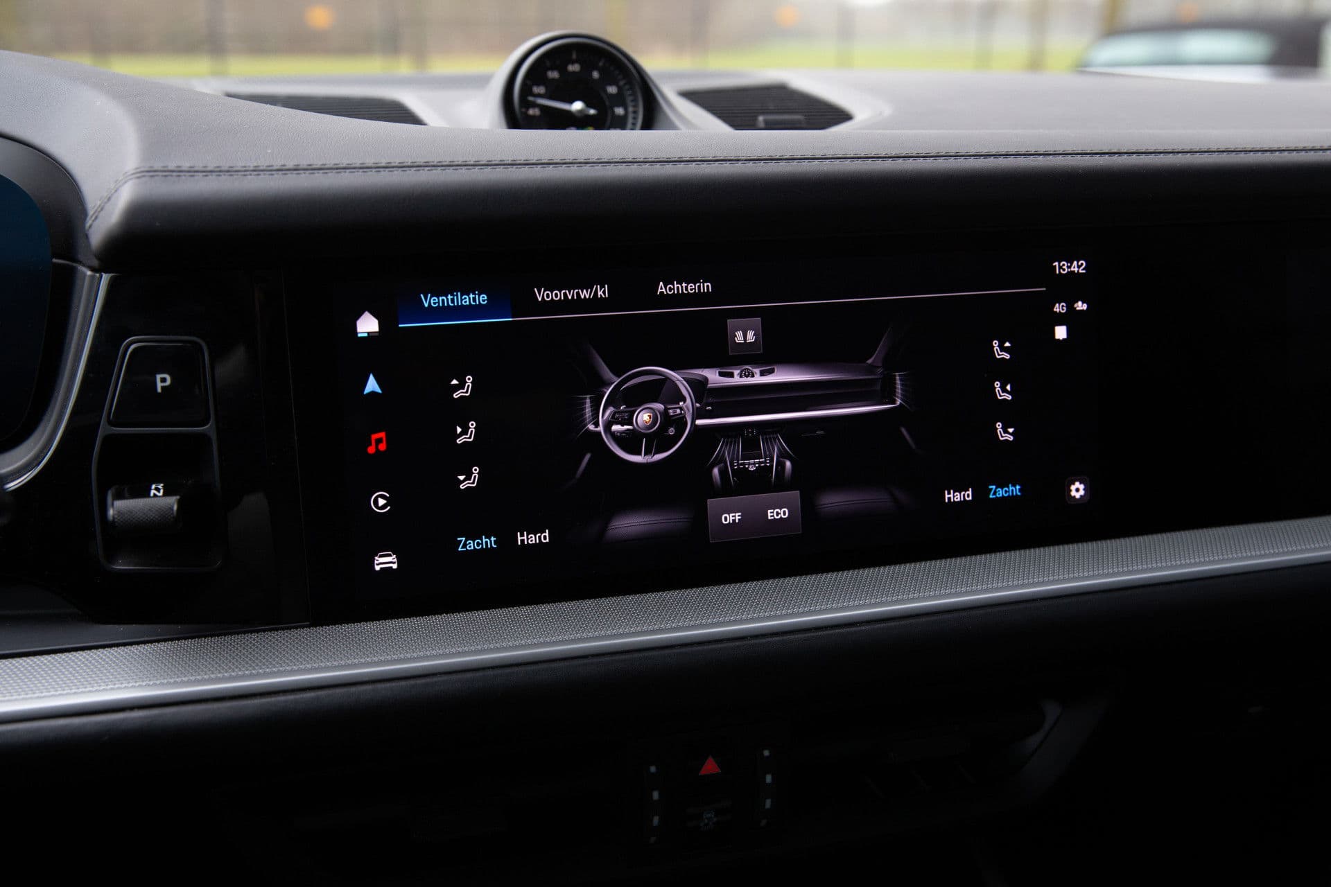 Porsche Cayenne Coupé 3.0 E-Hybrid , Panoramadak, Bijrijdersdisplay, Trekhaak, Sport Design, Origineel NL thumbnail 22