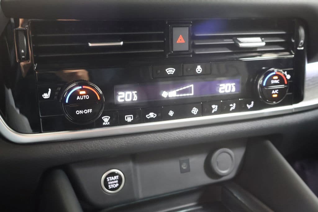 Nissan QASHQAI 1.3 MHEV X Tekna Black Edition thumbnail 30