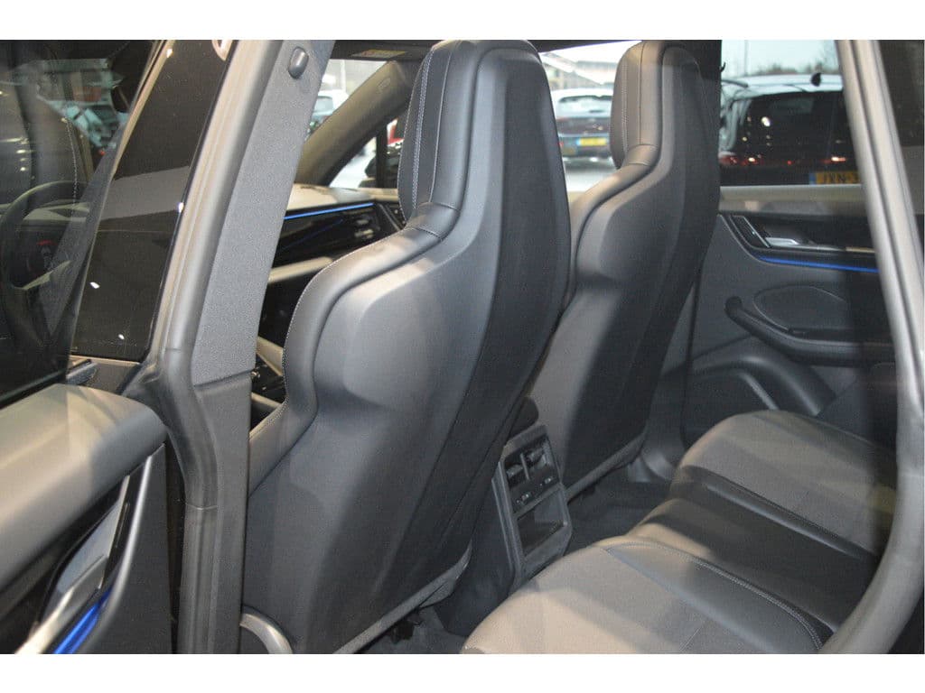 Porsche Macan 4 100 kWh navi pano cruise camera sport chrono 20 inch !! thumbnail 27