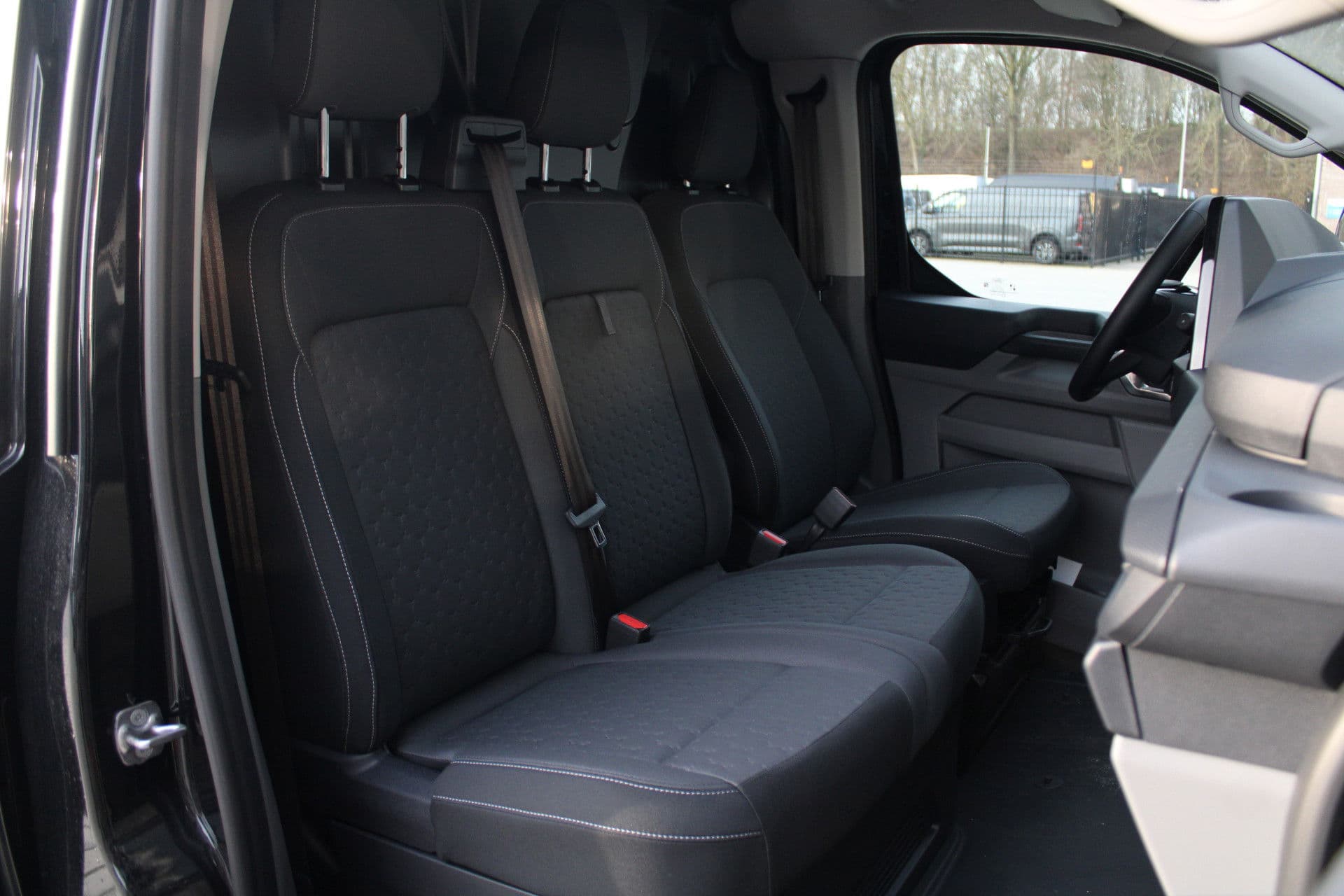 Ford Transit Custom 320 2.5 PHEV L2H1 Limited 232pk - 2x Schuifdeur - Trekhaak - Stoel/Stuurverwarming - Blindspot - Keyless - Rijklaar thumbnail 38