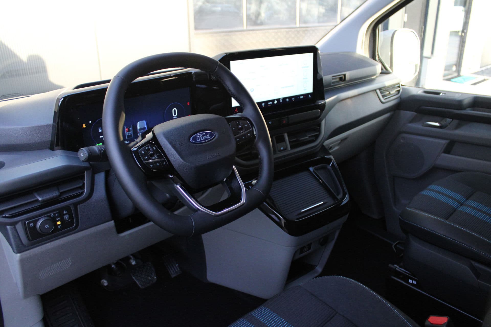 Ford Transit Custom 320 2.5 PHEV L1H1 Sport DC 232pk - 2x Schuif - 360 Camera - ACC - Keyless - Stoel/Stuurverwarming - Blindspot - Incl BPM - Rijklaar thumbnail 12