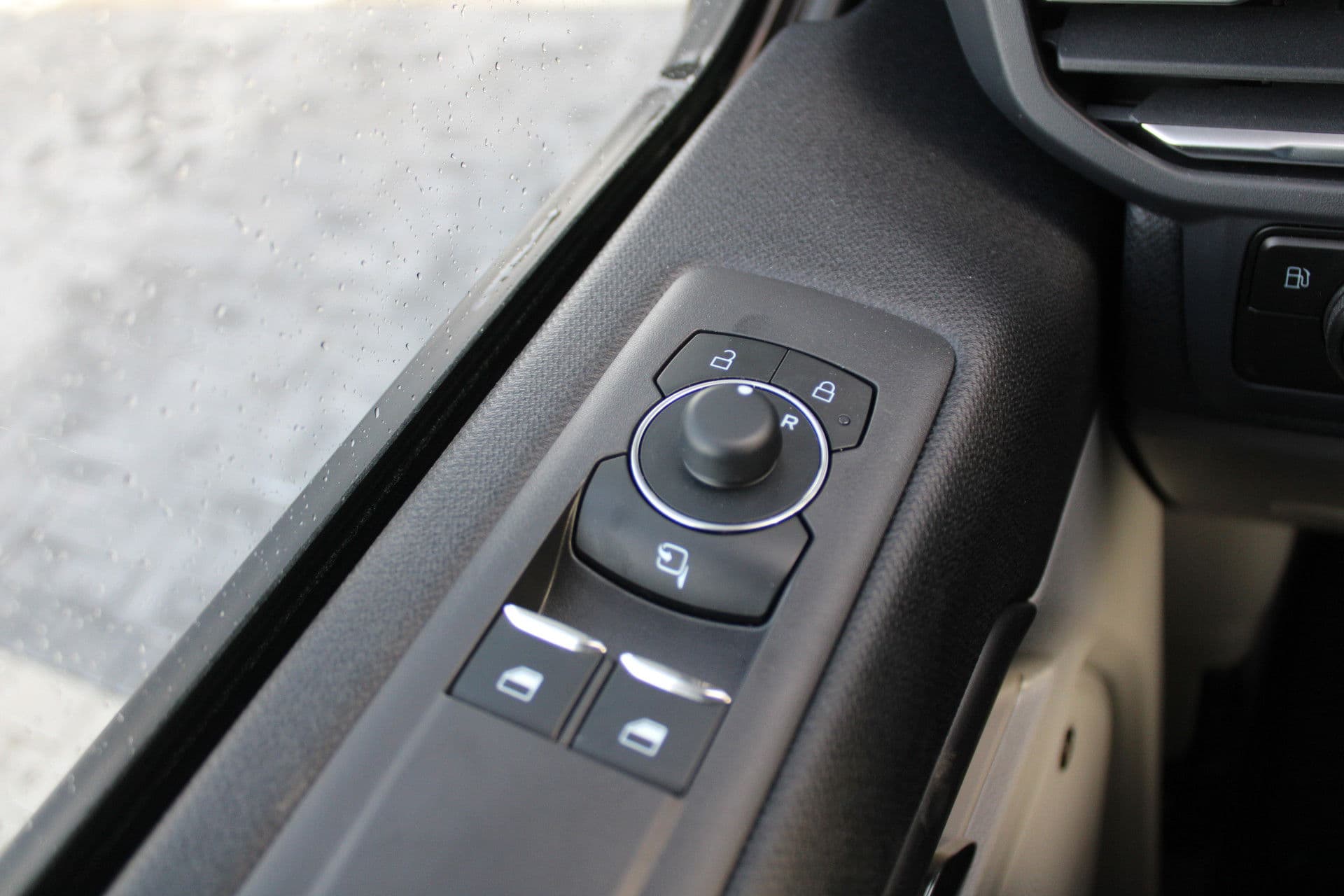 Ford Tourneo Custom 340 2.5 PHEV L2H1 Titanium X 232pk - ACC - Pano - B&O - Elek. schuifdeuren - 360 camera - Elek-Trekhaak - Prijs excl. BTW - Rijklaar thumbnail 18