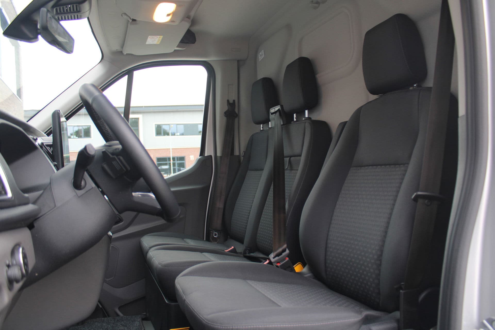 Ford Transit 350 2.0 TDCI L3H2 Limited Raptor 165pk - LUCHTVERING - ACC - Blind Spot - 360 camera - Raptor Grill - Stoel-Stuurverwarming - Trekhaak - Rijklaar thumbnail 8