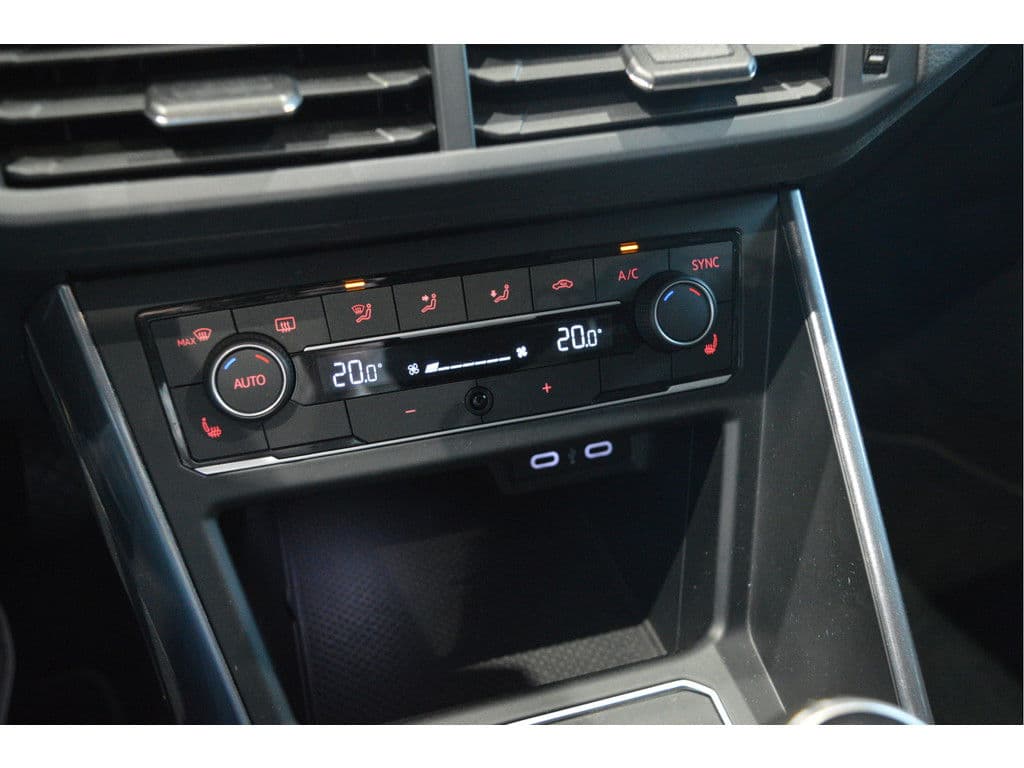 Volkswagen Polo 1.0 TSI R-LINE clima cruise pano camera led 17 inch !! thumbnail 21