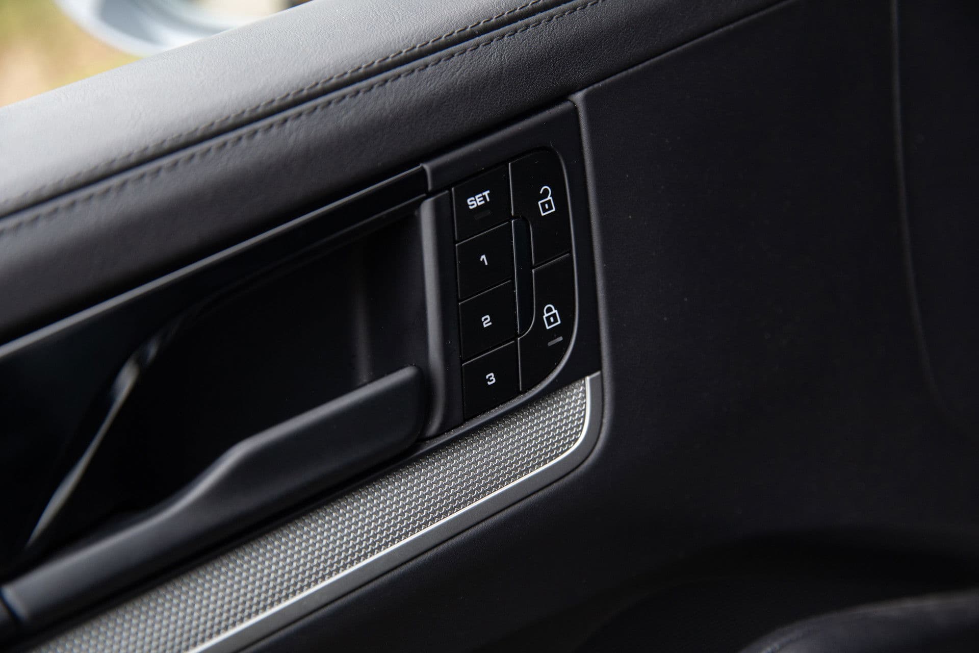 Porsche Cayenne Coupé 3.0 E-Hybrid , Panoramadak, Bijrijdersdisplay, Trekhaak, Sport Design, Origineel NL thumbnail 28