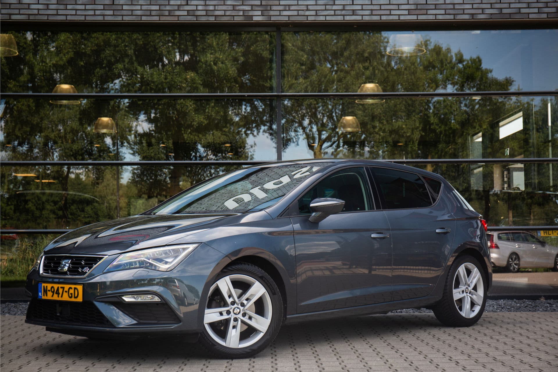 SEAT Leon 1.5 TSI FR Business Intense , Automaat, Cruise control, Sportstuur, Rode sticksels thumbnail 2