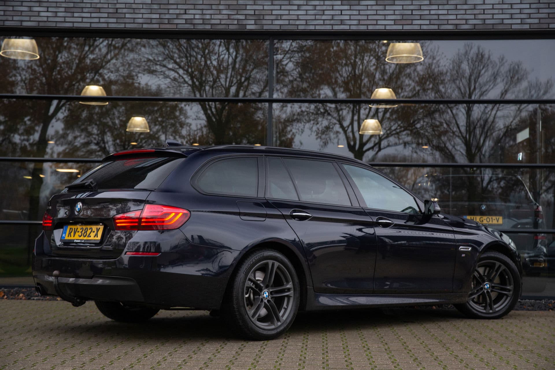 BMW 5 Serie Touring 530xd M Sport Edition High Executive , Panoramadak, Adap. cruise, Trekhaak, thumbnail 2