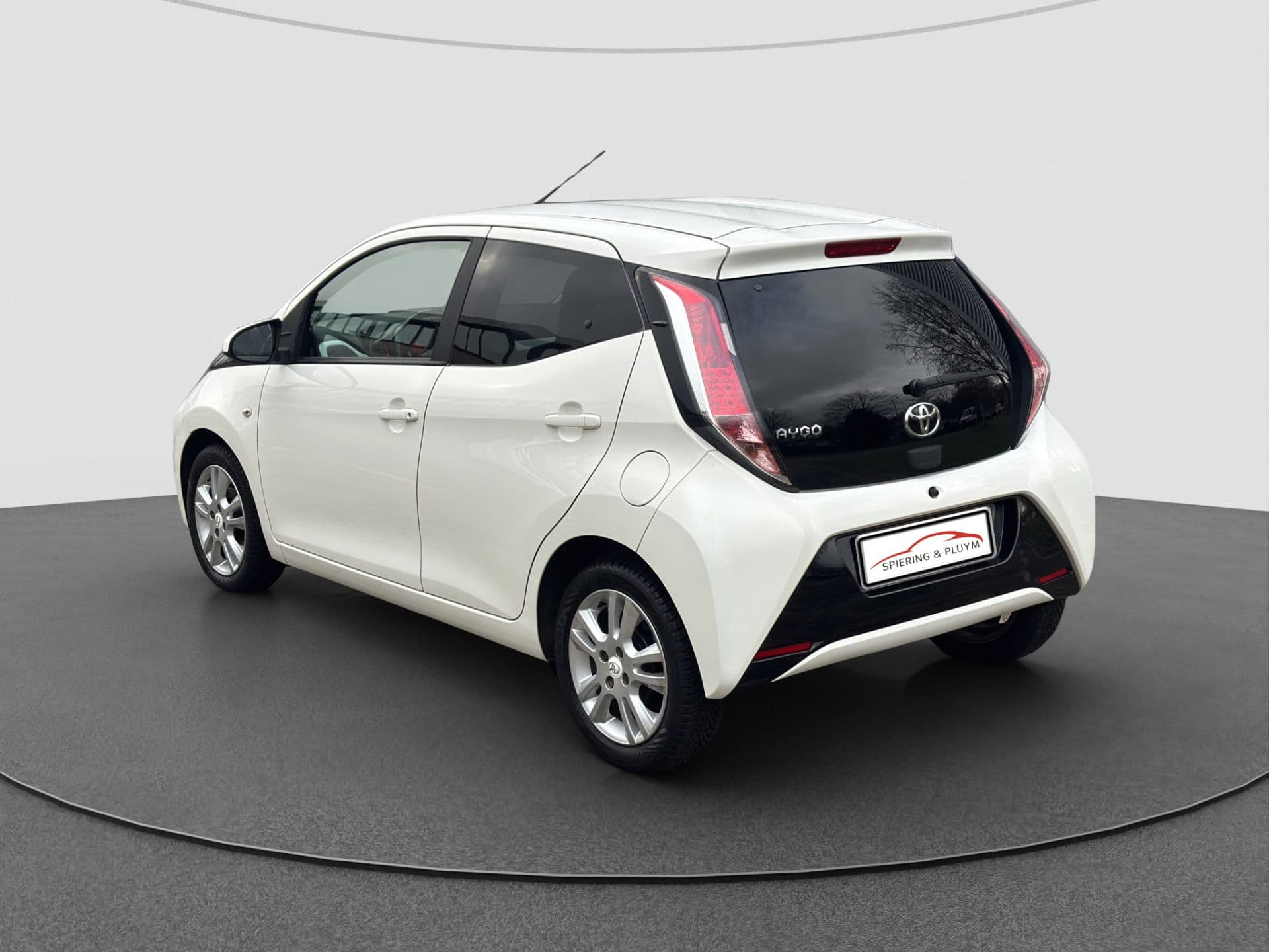 Toyota Aygo 1.0 VVT-i X-Joy | LMV | Climate | NL auto thumbnail 8