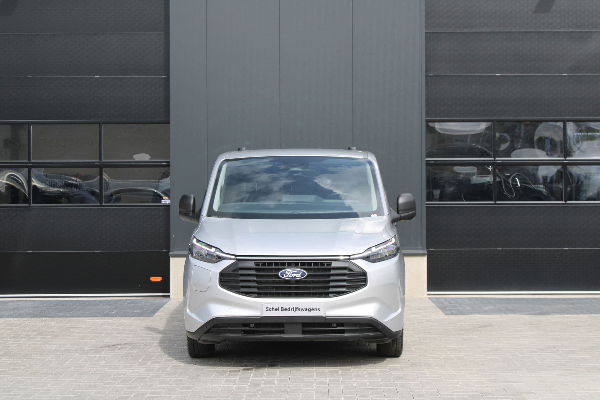 Ford Transit Custom 320 2.5 PHEV L2H1 Trend 232pk - 5 jaar GARANTIE - 2x Schuifdeur - Adaptive Cruise - Blind Spot - Navigatie - Camera - Verwarmd Stuur - Rijklaar thumbnail 2