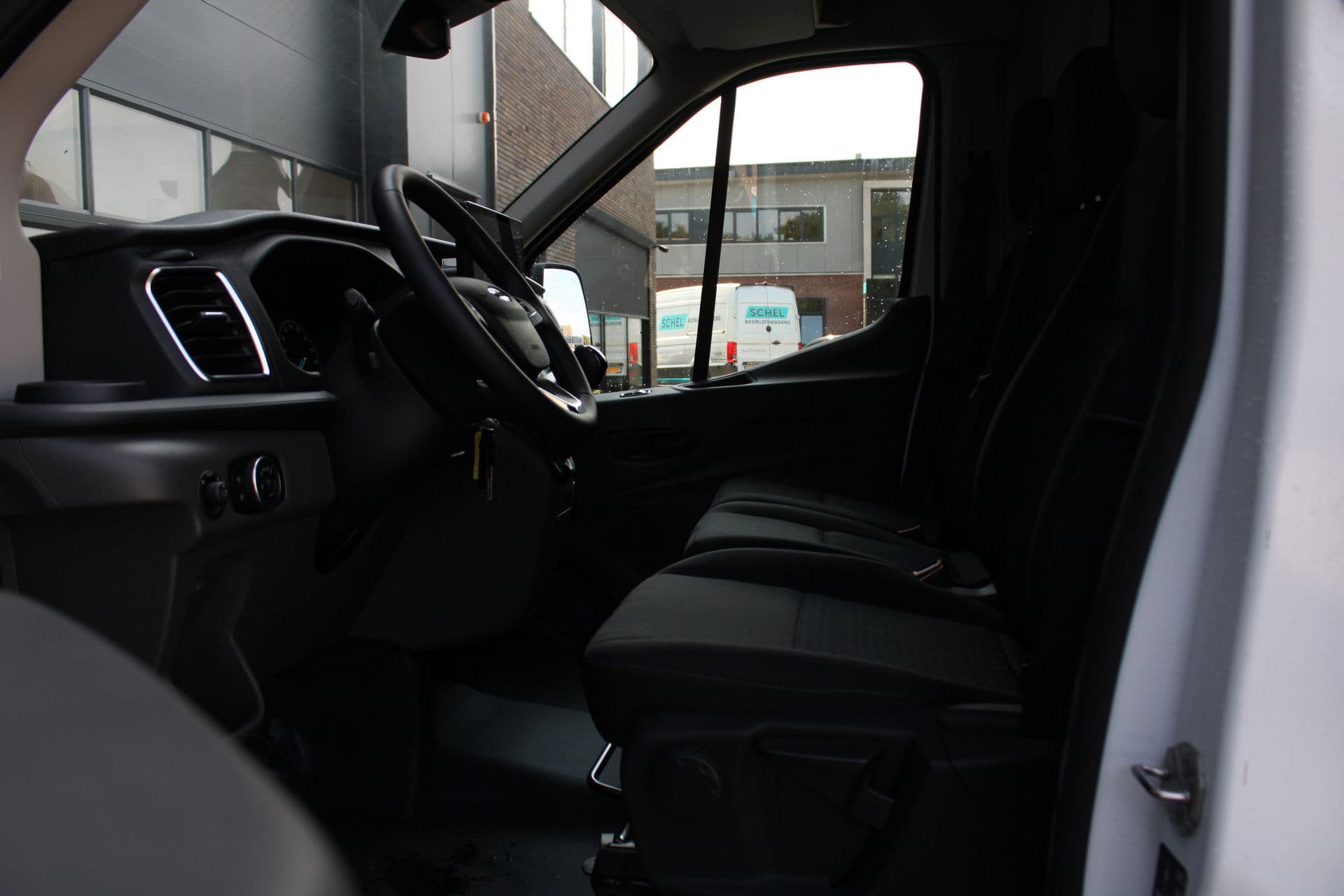 Ford Transit 350 2.0 TDCI L3H2 Trend 130pk Trend - Navigatie - Blind Spot - Adaptive cruise - Camera - 270gr deuren - Trekhaak - Rijklaar thumbnail 8
