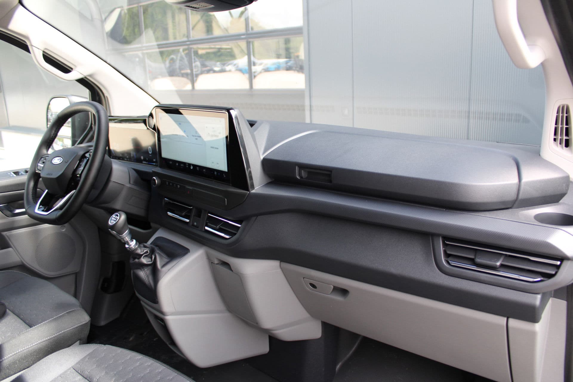 Ford Transit Custom 320 2.0 TDCI L2H1 Limited 150pk - Adaptive Cruise - Verwarmd stuur - Blind spot - Navigatie - Camera - Draadloos laden - Rijklaar thumbnail 35