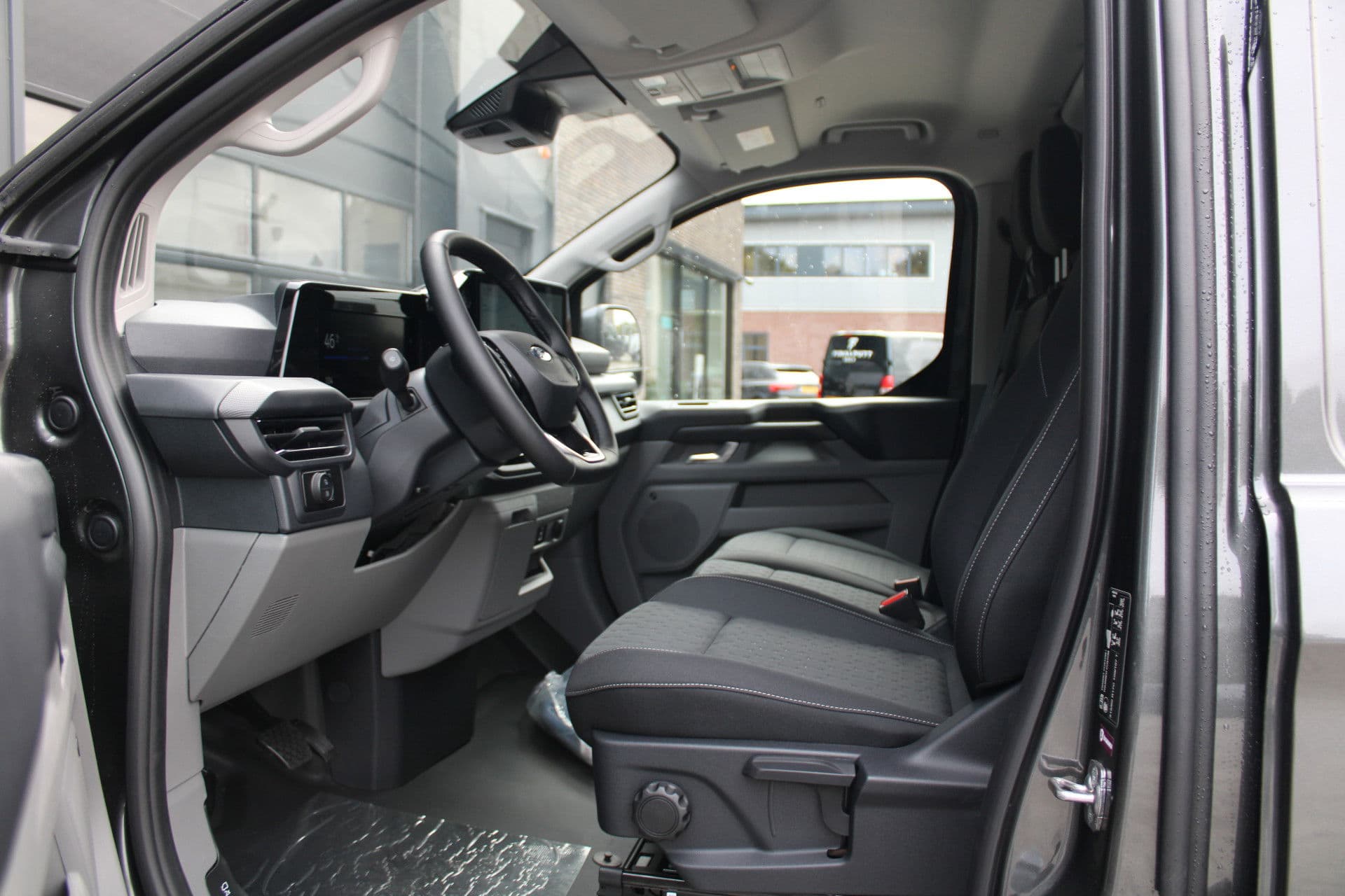 Ford E-Transit Custom 340 L2H1 Limited 65 kWh 218pk - 2x Schuif - LED - 360 Camera - B&O - ACC - Navi - Stoel/Stuurverwarming - Rijklaar thumbnail 16