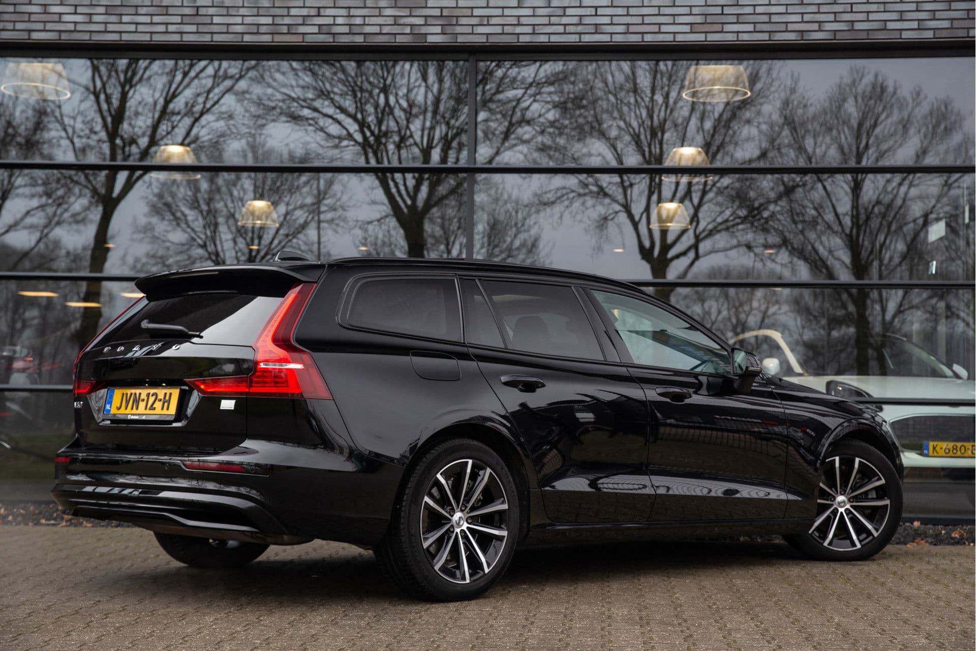 Volvo V60 2.0 T6 Plug-in hybrid AWD Plus Bright , Panoramadak, Adap. cruise, Stoel/stuurverwarming, thumbnail 2