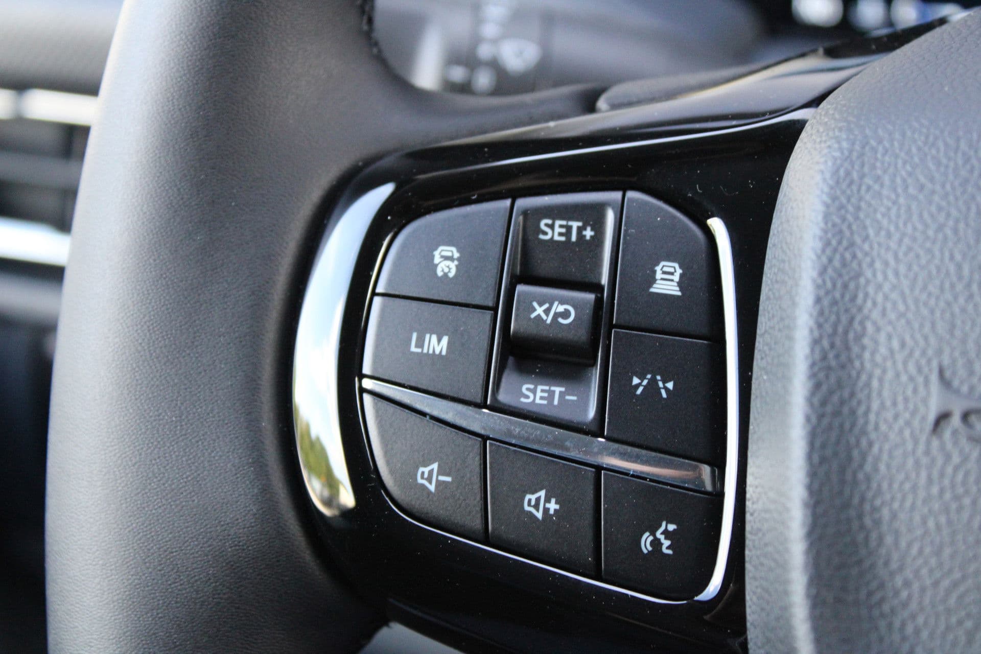 Ford Transit Custom 320 2.0 TDCI L2H1 Limited 150pk - Adaptive Cruise - Verwarmd stuur - Blind spot - Navigatie - Camera - Draadloos laden - Rijklaar thumbnail 16