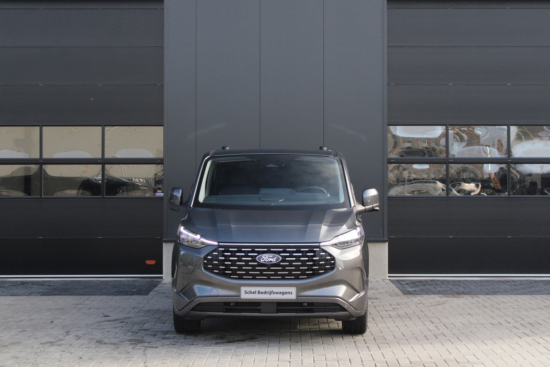 Ford Tourneo Custom 340 2.5 PHEV L2H1 Titanium X 232pk - ACC - Pano - B&O - Elek. schuifdeuren - 360 camera - Elek-Trekhaak - Prijs excl. BTW - Rijklaar thumbnail 4