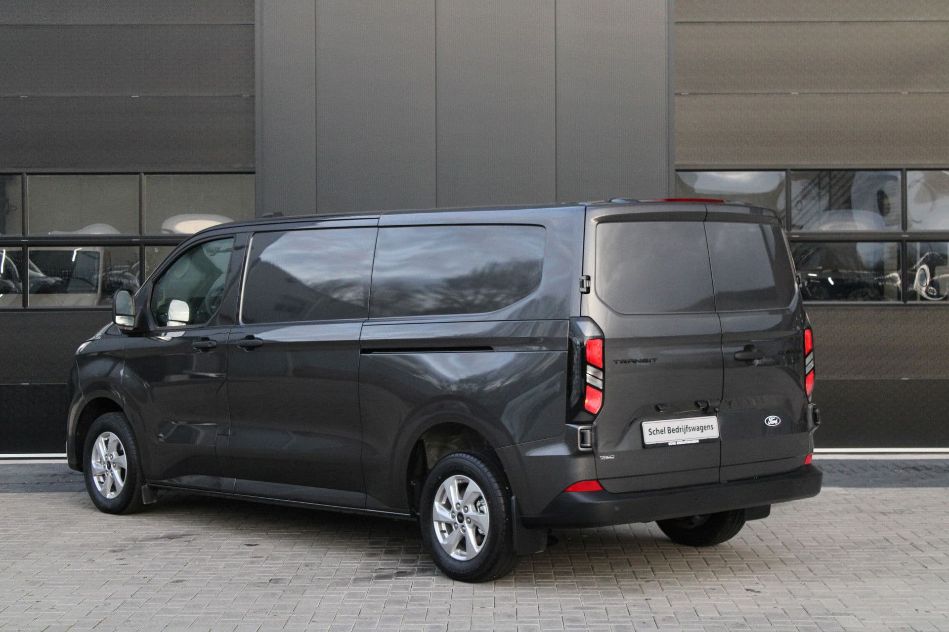 Ford Transit Custom 320 2.5 PHEV L2H1 Trend 232pk - 5 jaar GARANTIE - 2x Schuifdeur - Adaptive Cruise - Blind Spot - Navigatie - Camera - Verwarmd Stuur - Rijklaar thumbnail 9