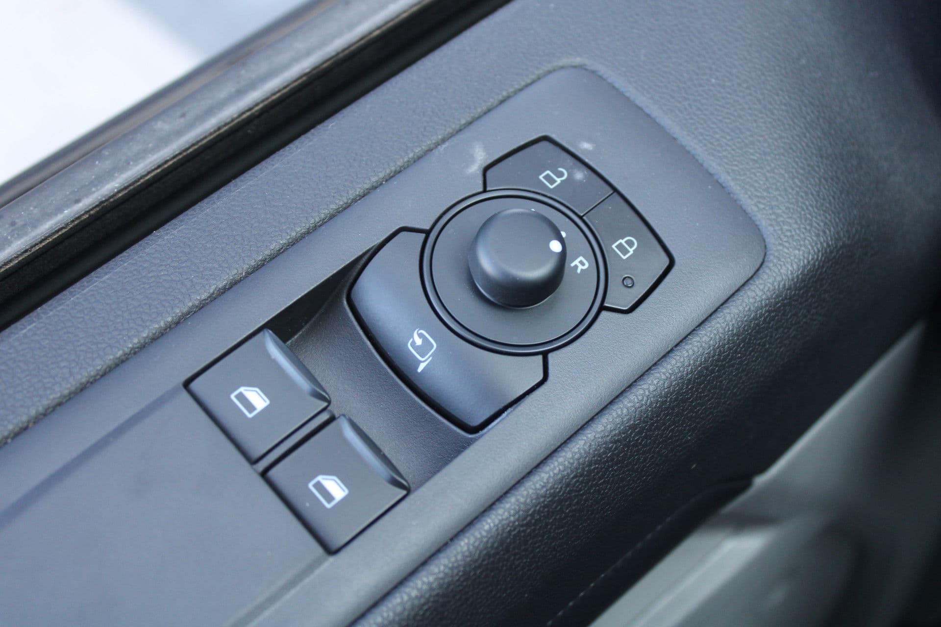 Ford Transit Custom 320 2.5 PHEV L2H1 Trend 232pk - 5 jaar GARANTIE - 2x Schuifdeur - Adaptive Cruise - Blind Spot - Navigatie - Camera - Verwarmd Stuur - Rijklaar thumbnail 15