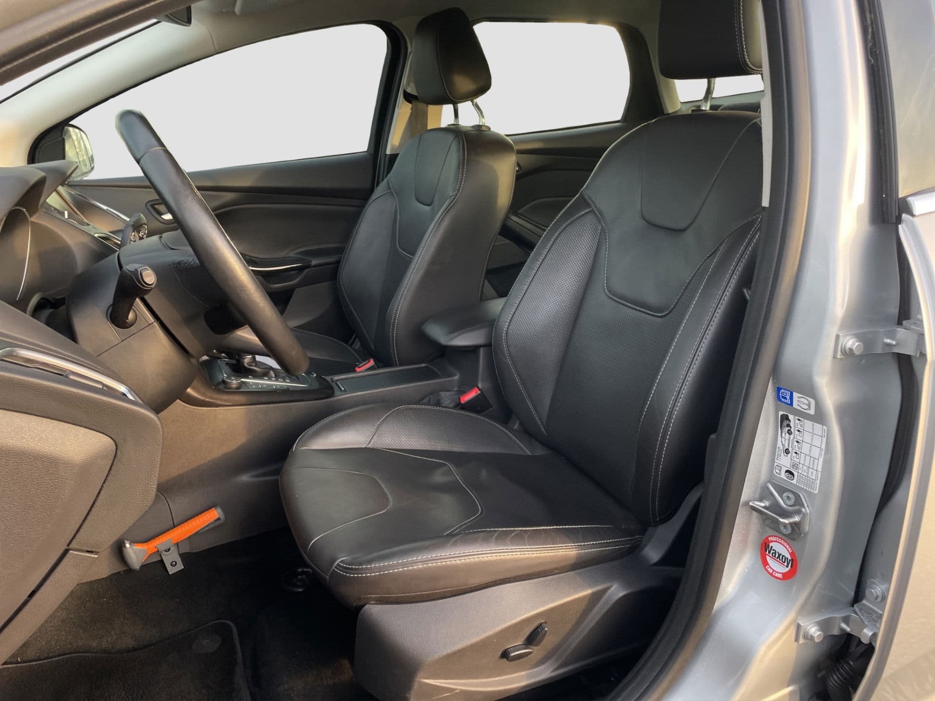 Ford FOCUS Wagon 1.5 TDCI Titanium Edition Leder | Navi | D.hoek | Trekhaak thumbnail 11