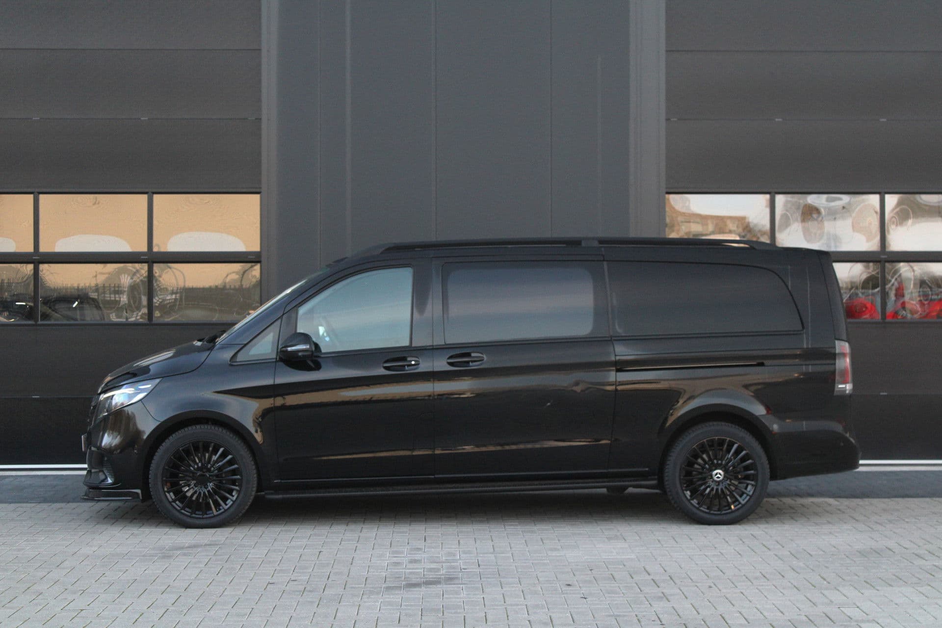 Mercedes-Benz V-Klasse 300d - Avantgarde - DC - 4-matic - 360 Cam - Multibeam - Elektrische schuifdeuren - Digitale spiegel - Volle auto - Rijklaar thumbnail 10