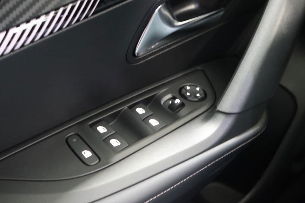 Peugeot 2008 1.2 Hybride 145 Allure | 360 Camera | Luxe thumbnail 15