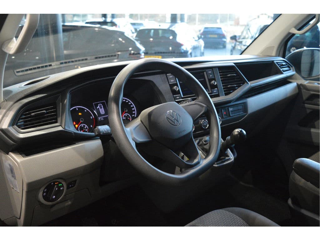 Volkswagen Transporter 2.0 TDI L2H1 airco cruise app connect trekhaak 150 pk !! thumbnail 16