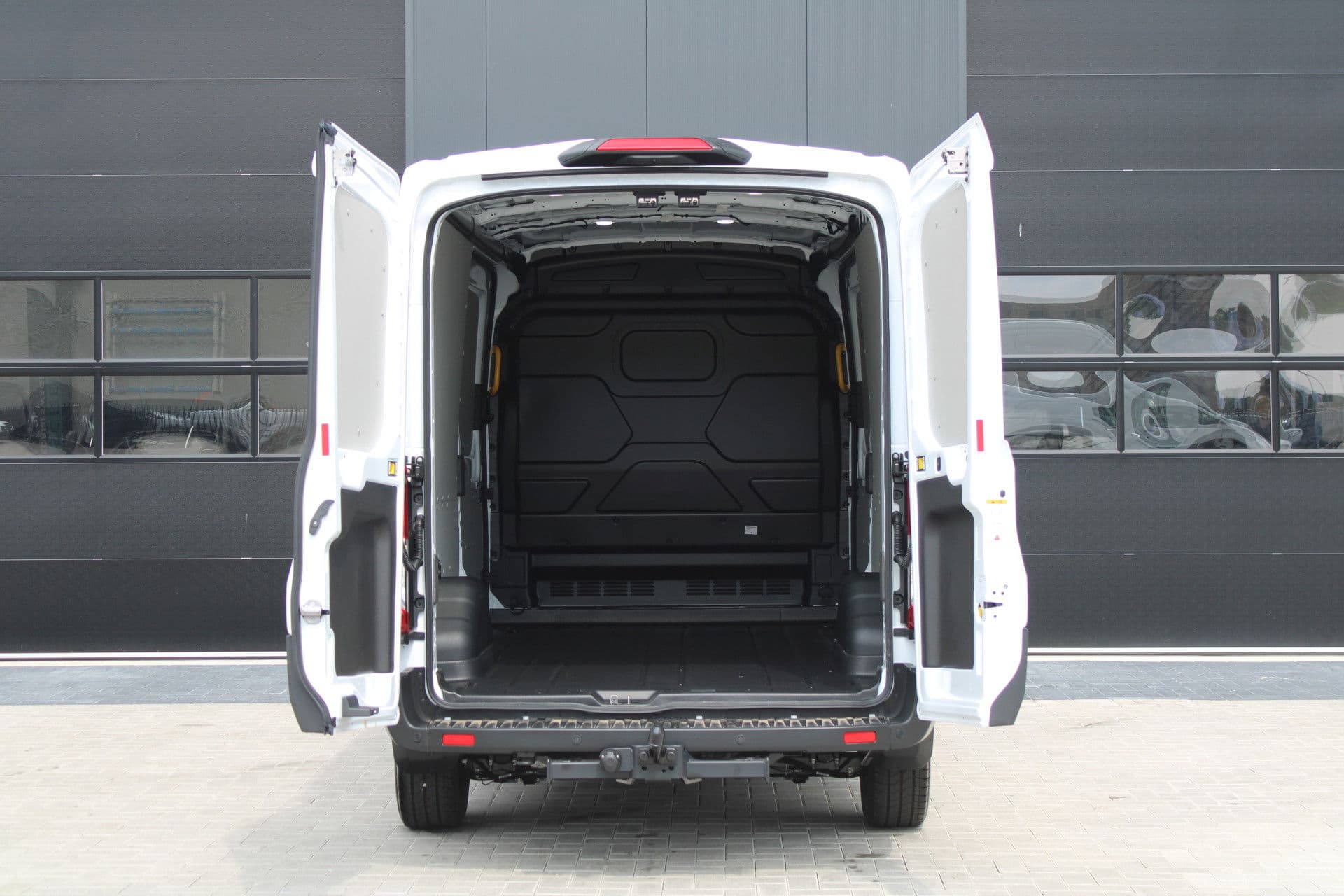 Ford Transit 350 2.0 TDCI L3H2 Trend 165pk - Facelift - 2x Schuifdeur - 360 Camera - Trekhaak - ACC - Stoel & Stoelverwarming - Blind Spot - Navi - 270gr deuren - Rijklaar thumbnail 7