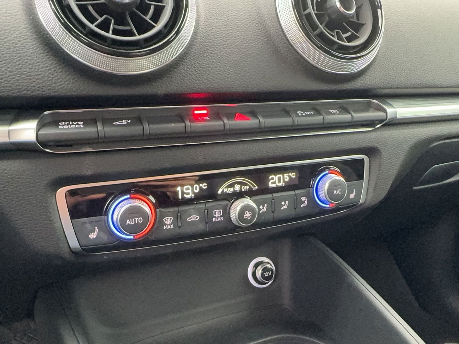 Audi A3 40 e-tron Sport | Alcantara | Ad. cruise | Virtual | blindspot thumbnail 18