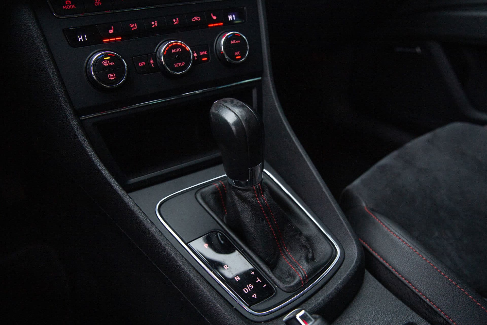 SEAT Leon 1.8 TSI FR Business , Stoelverwarming, SEAT Sound, Alcantara thumbnail 5