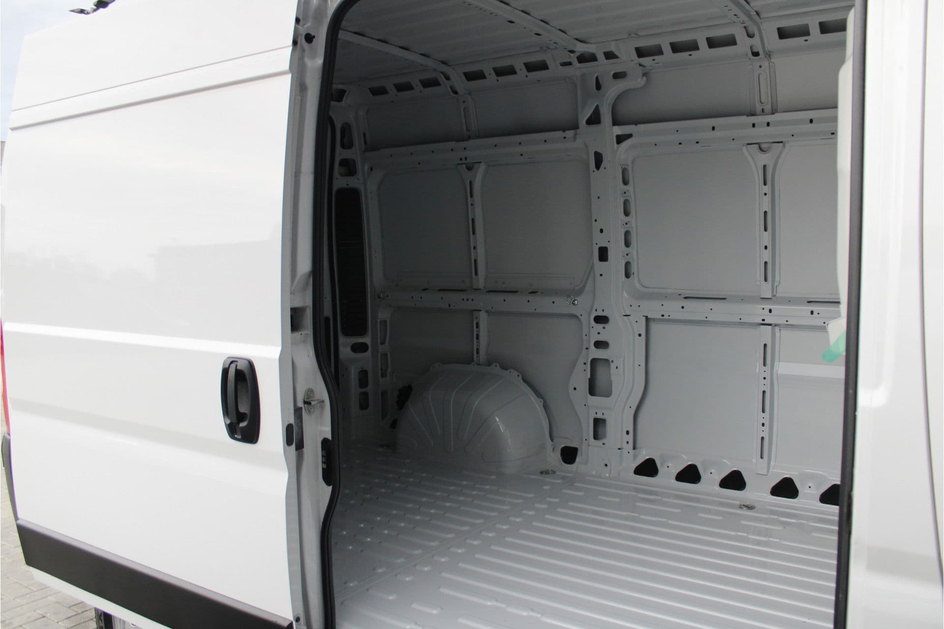 Opel Movano 33 2.2 CDTI 140pk L2H2 - Airco - Camera - Cruise - Blind Spot - 270 deuren - Rijklaar thumbnail 12