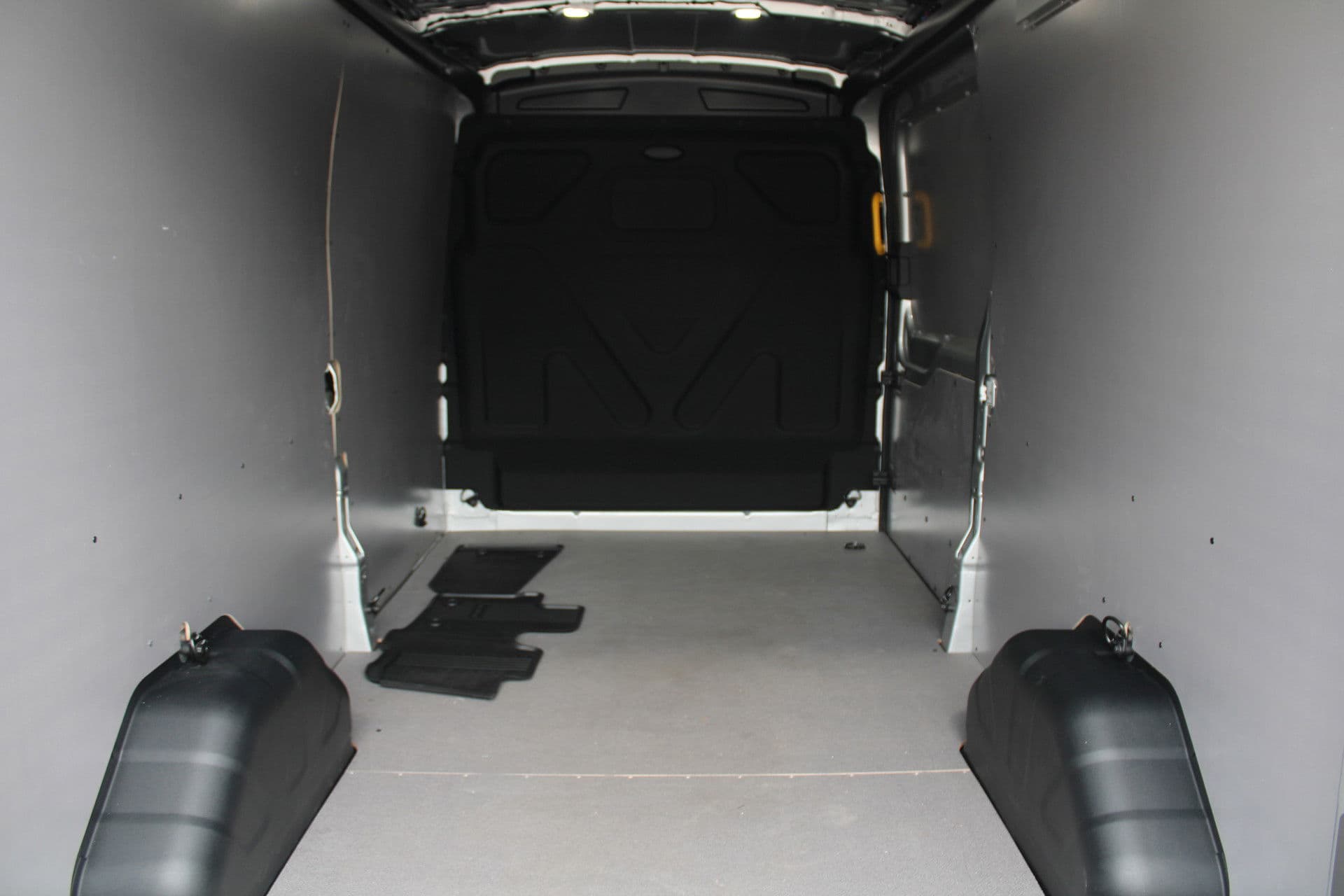 Ford Transit 350 2.0 TDCI L3H2 Limited Raptor 165pk - LUCHTVERING - ACC - Blind Spot - 360 camera - Raptor Grill - Stoel-Stuurverwarming - Trekhaak - Rijklaar thumbnail 5