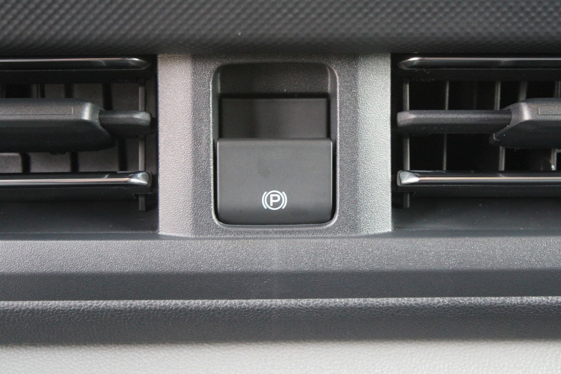 Ford Transit Custom 320 2.0 TDCI L2H1 Limited 170pk - 1+1 Stoelopstelling - 2x Schuifdeur - Adaptive Cruise - Verwarmd stuur - Blind spot - Navigatie - Camera - Draadloos laden - Rijklaar thumbnail 23