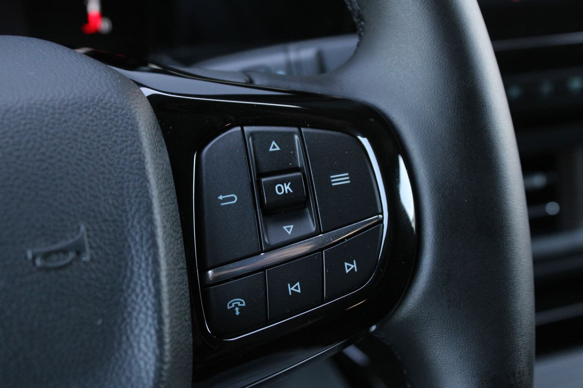 Ford Transit Custom 320 2.0 TDCI L2H1 Limited 170pk - 1+1 Stoelopstelling - 2x Schuifdeur - Adaptive Cruise - Verwarmd stuur - Blind spot - Navigatie - Camera - Draadloos laden - Rijklaar thumbnail 16