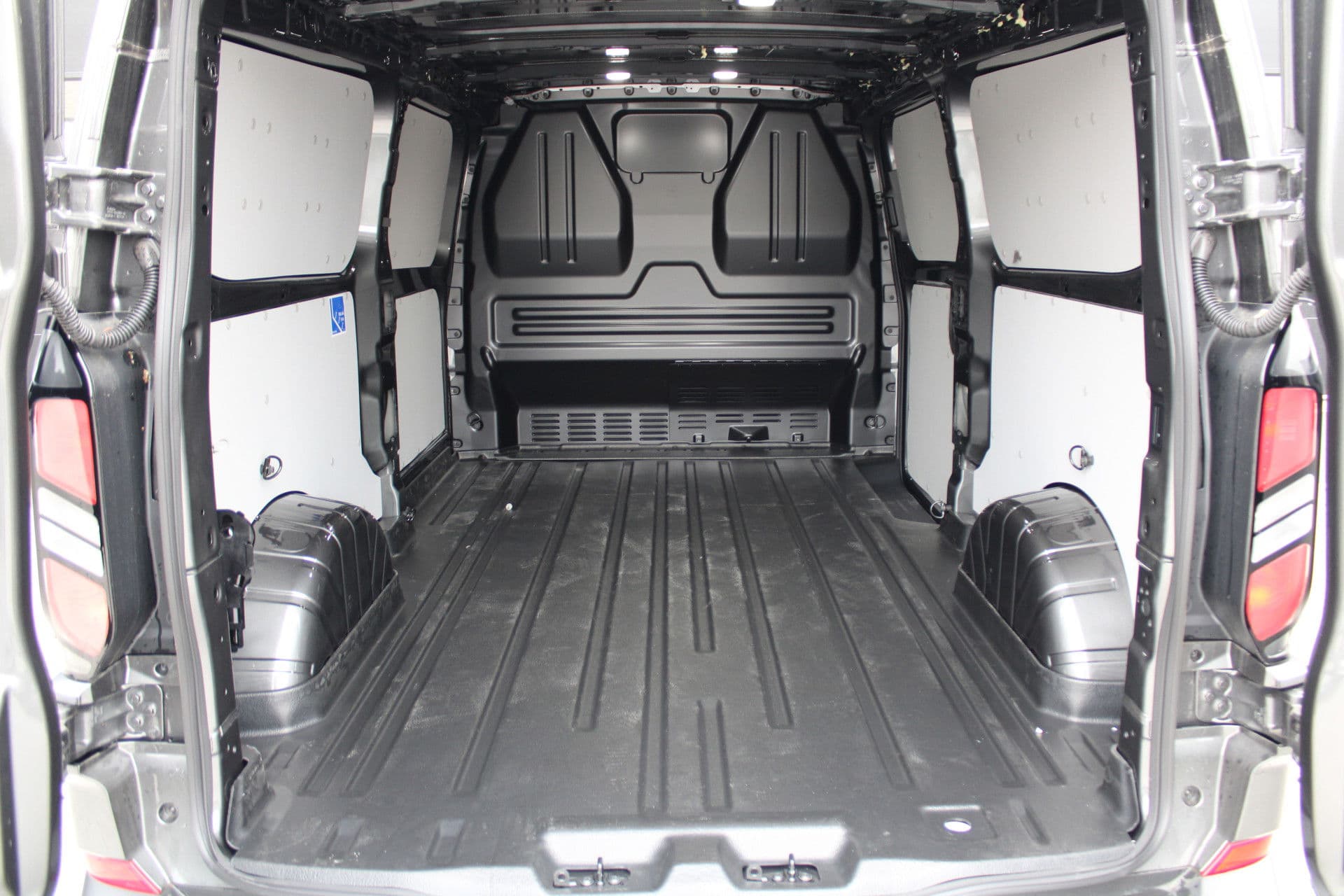 Ford Transit Custom 320 2.0 TDCI L2H1 Trend 136pk - Carplay - Android - LED koplampen - Stoelverwarming - 70l tank - Rijklaar thumbnail 11