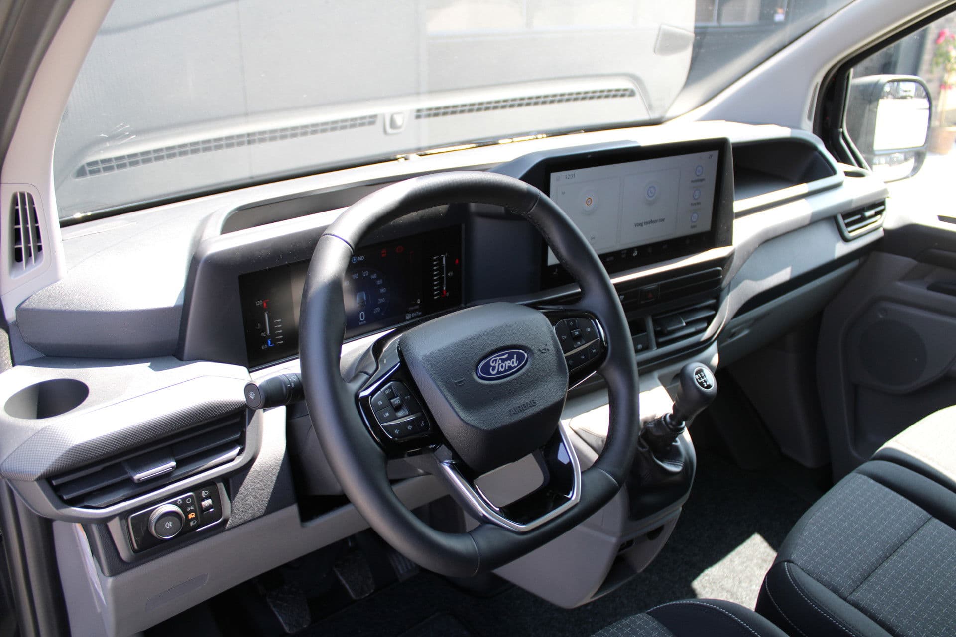 Ford Transit Custom 320 2.0 TDCI L2H1 Trend DC 136pk - Carplay - Android - Camera - Trekhaak - LED koplampen - Stoelverwarming - Draadloos laden - Rijklaar thumbnail 2