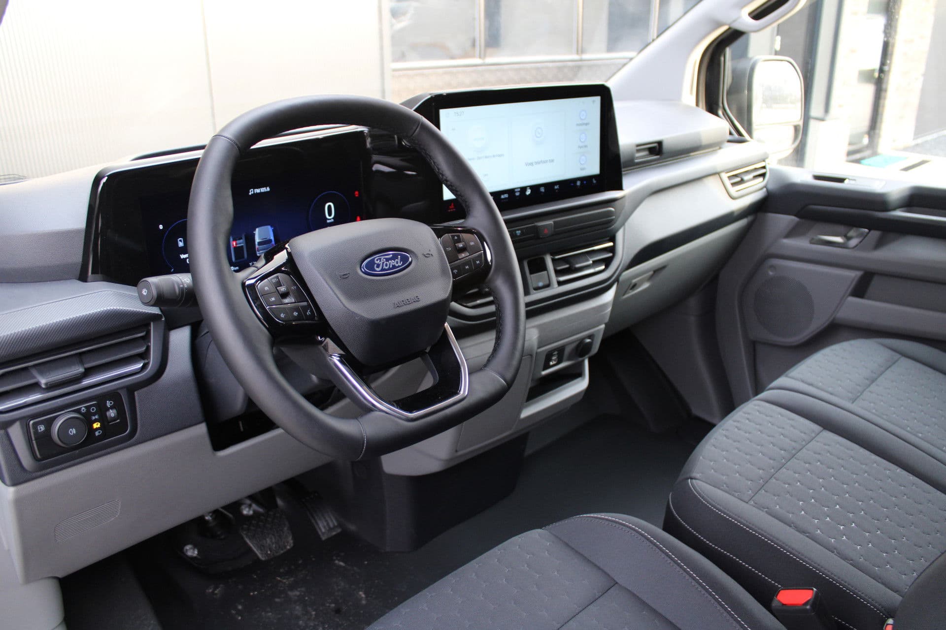 Ford Transit Custom 320 2.5 PHEV L2H1 Limited 232pk - 2x Schuifdeur - Trekhaak - Stoel/Stuurverwarming - ACC - Blindspot - Keyless - Rijklaar thumbnail 15