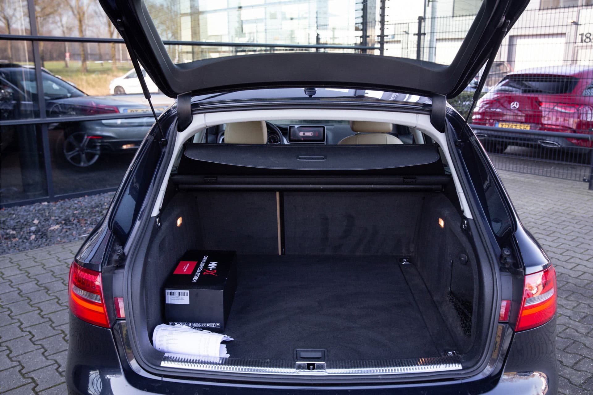 Audi A4 Avant 1.8 TFSI Business Edition , Stoelverwarming, Panoramadak, Apple Carplay, Keyless entry thumbnail 24