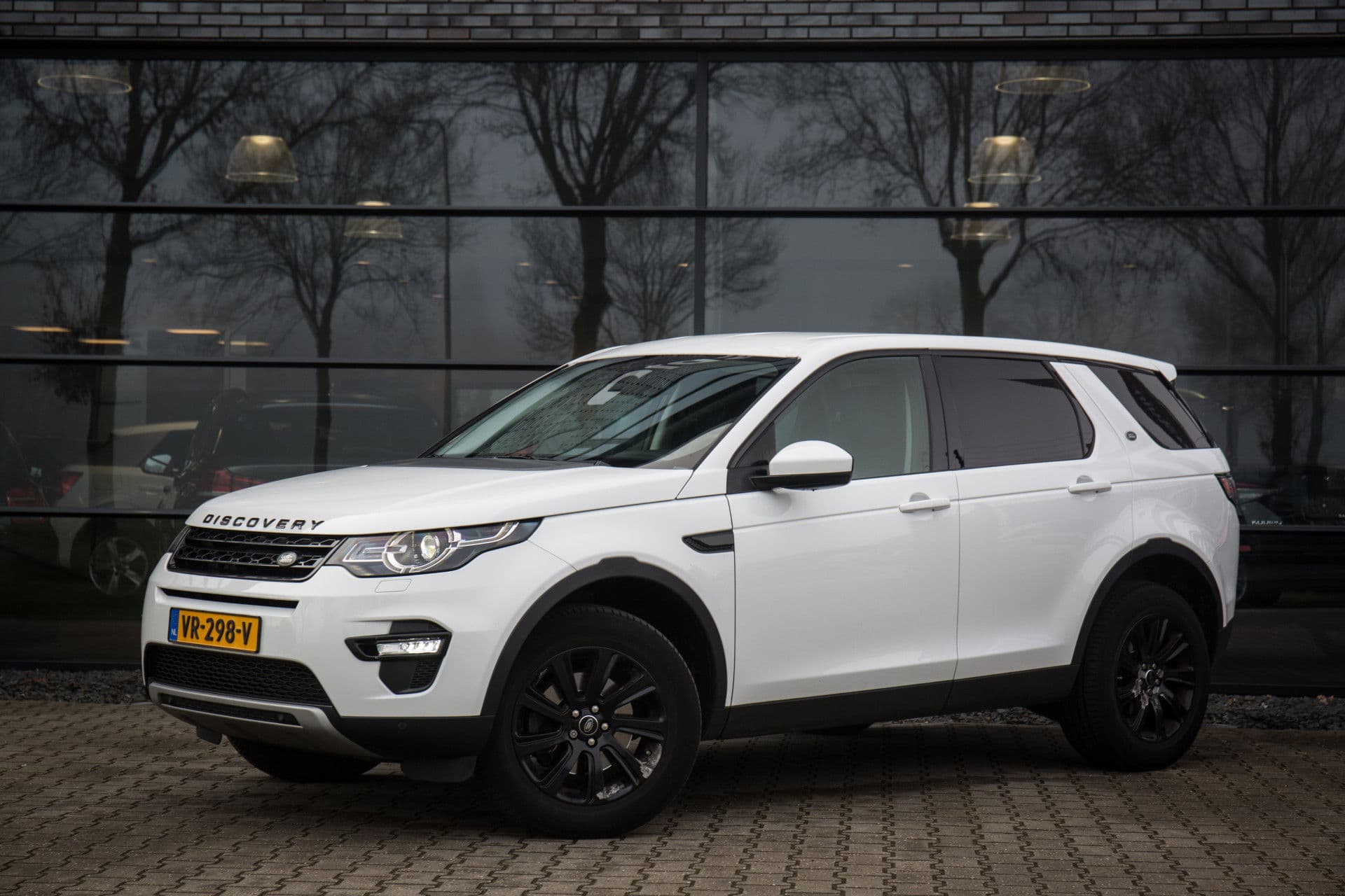 Land Rover Discovery Sport , Grijs kenteken, Leer, Achteruitrijcamera, Trekhaak thumbnail 2