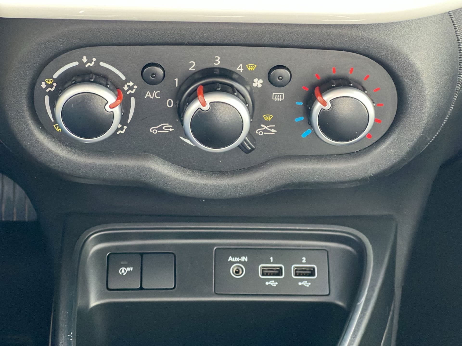 Renault Twingo 1.0 SCe Collection | Bluetooth | Cruise thumbnail 12