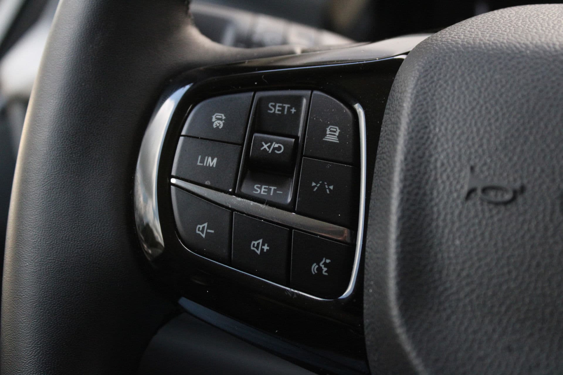 Ford Tourneo Custom 320 2.0 TDCI L2H1 Titanium X DC 170pk - Adaptive Cruise - LED - Blind Spot - Leder - Navigatie - 360 Camera - Trekhaak - Rijklaar thumbnail 21