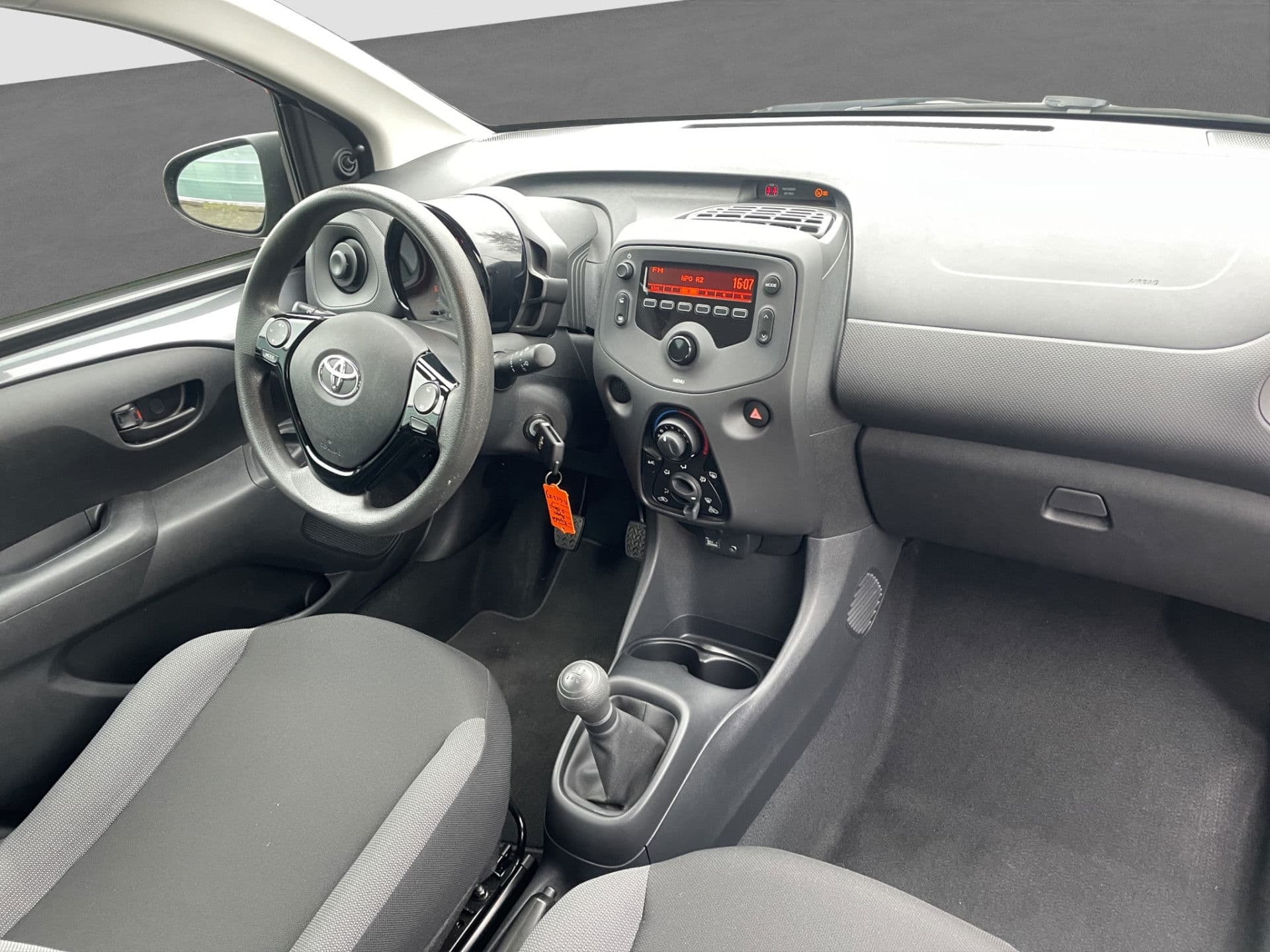 Toyota Aygo 1.0 VVT-i x-fun 5 Deurs | lage kmstand | Bluetooth thumbnail 2